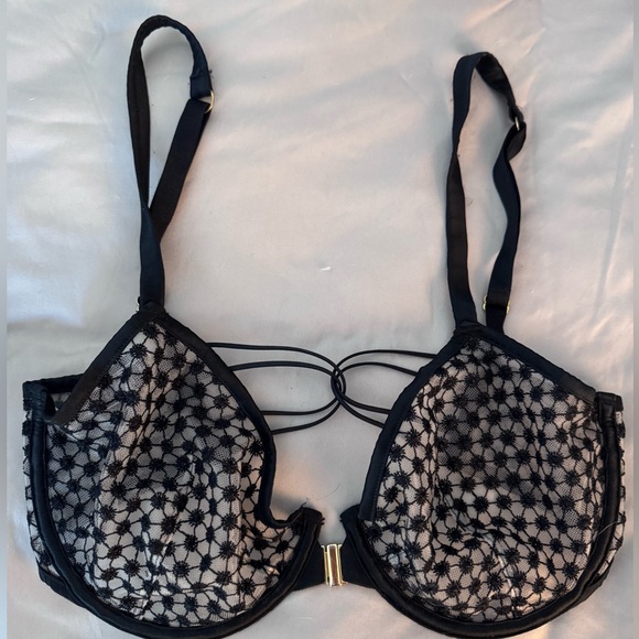 Victoria's Secret Black Lace Bra - Picture 4 of 6